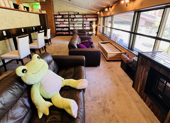 濡れない足湯&漫画コーナー