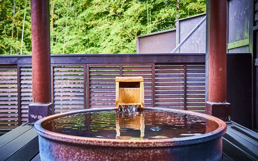 画像:信楽焼の壺風呂